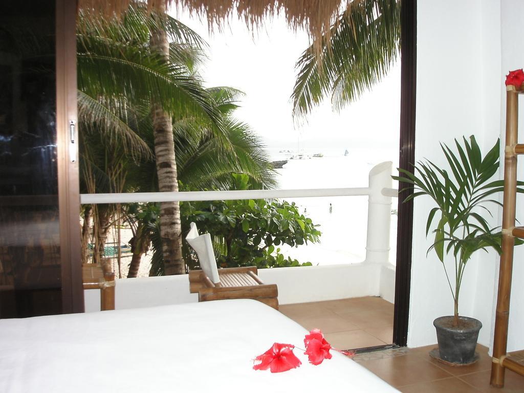 Artista Beach Villa Balabag  部屋 写真