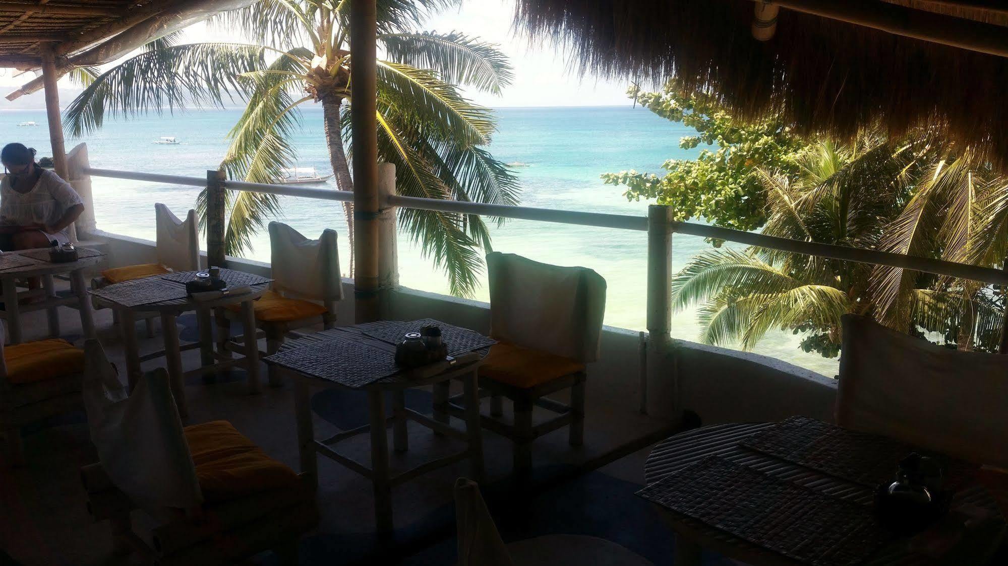 Artista Beach Villa Balabag  エクステリア 写真