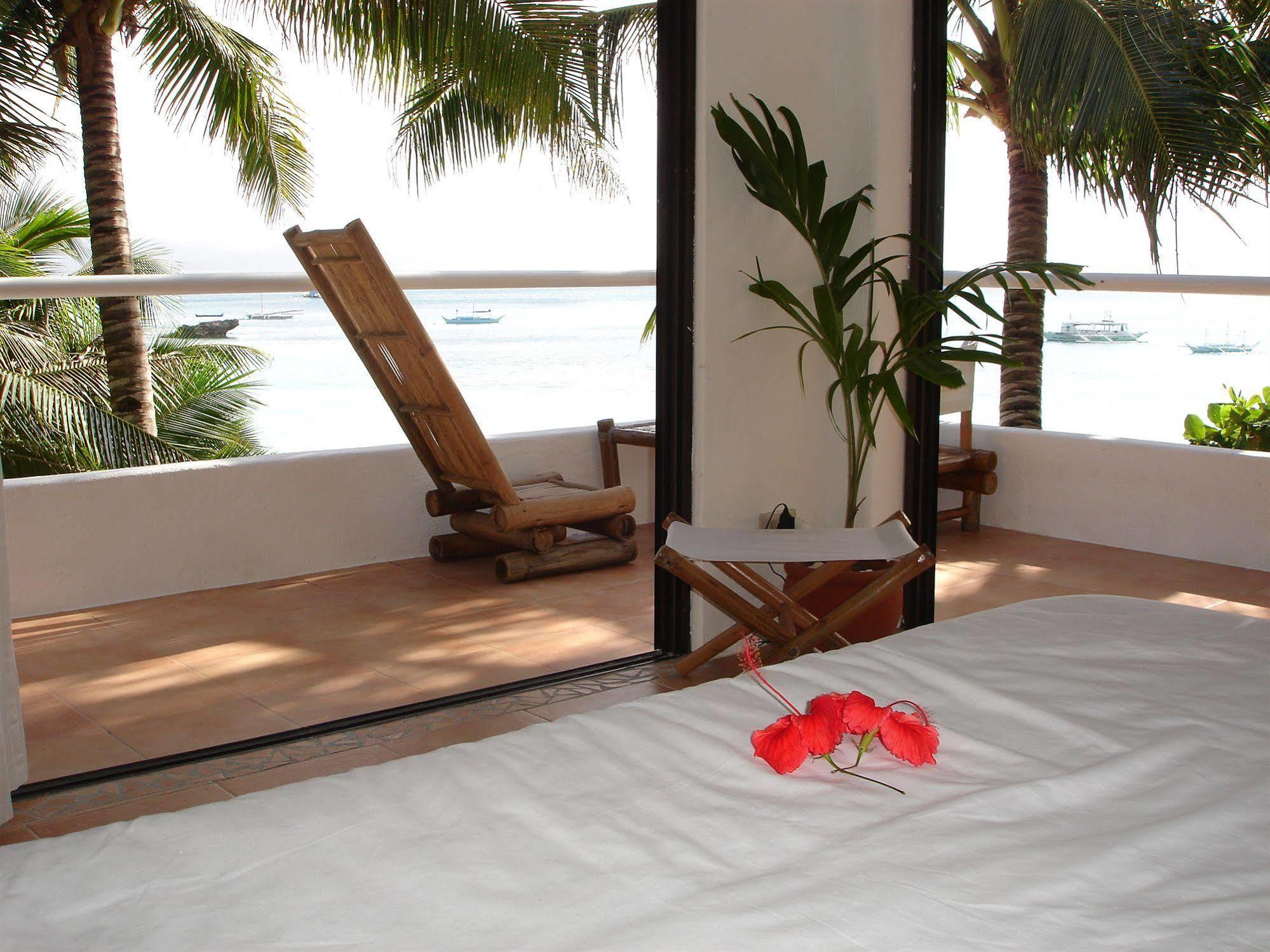 Artista Beach Villa Balabag  エクステリア 写真