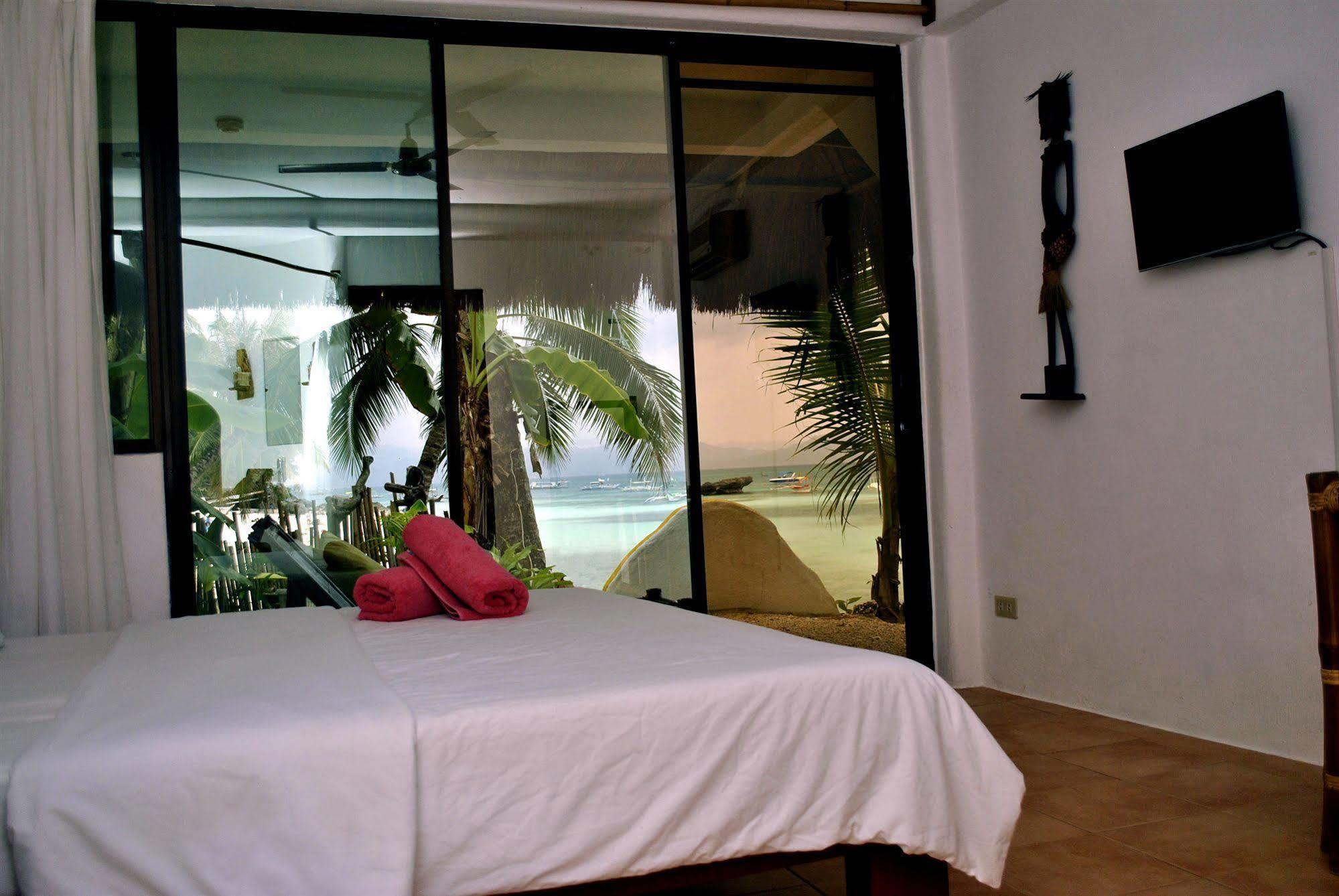 Artista Beach Villa Balabag  エクステリア 写真
