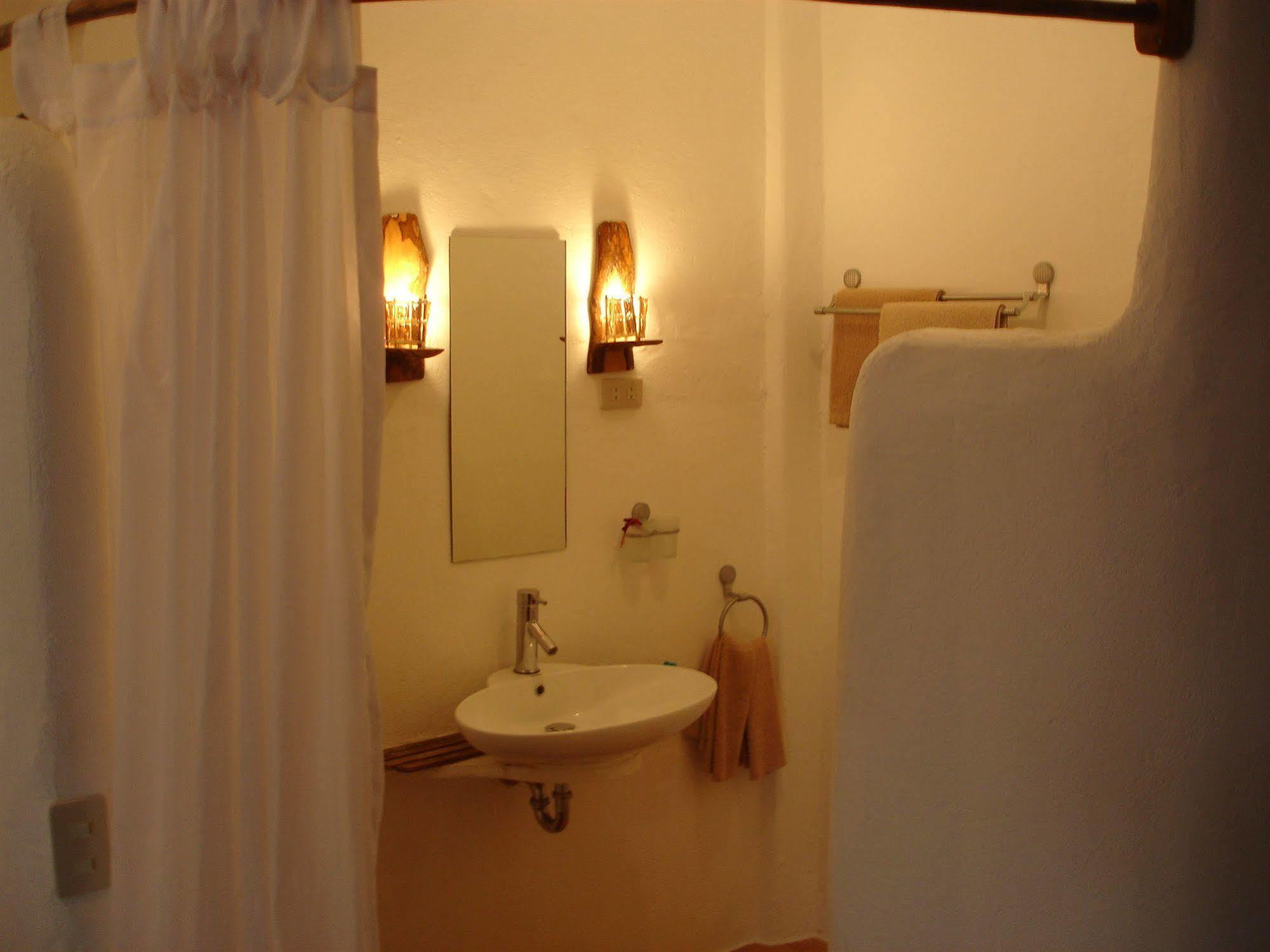 Artista Beach Villa Balabag  エクステリア 写真