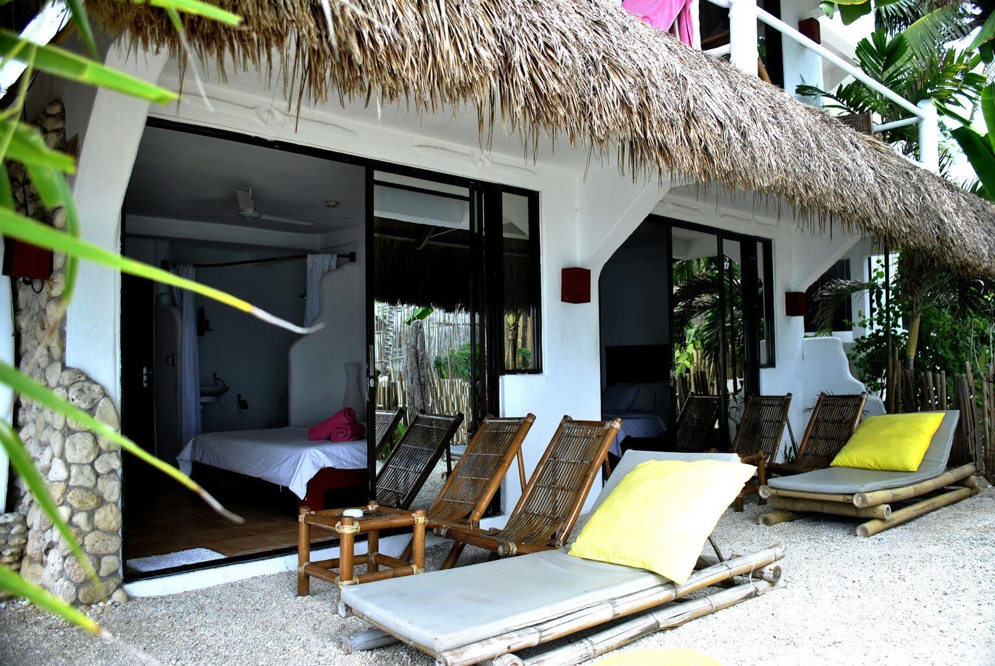 Artista Beach Villa Balabag  エクステリア 写真