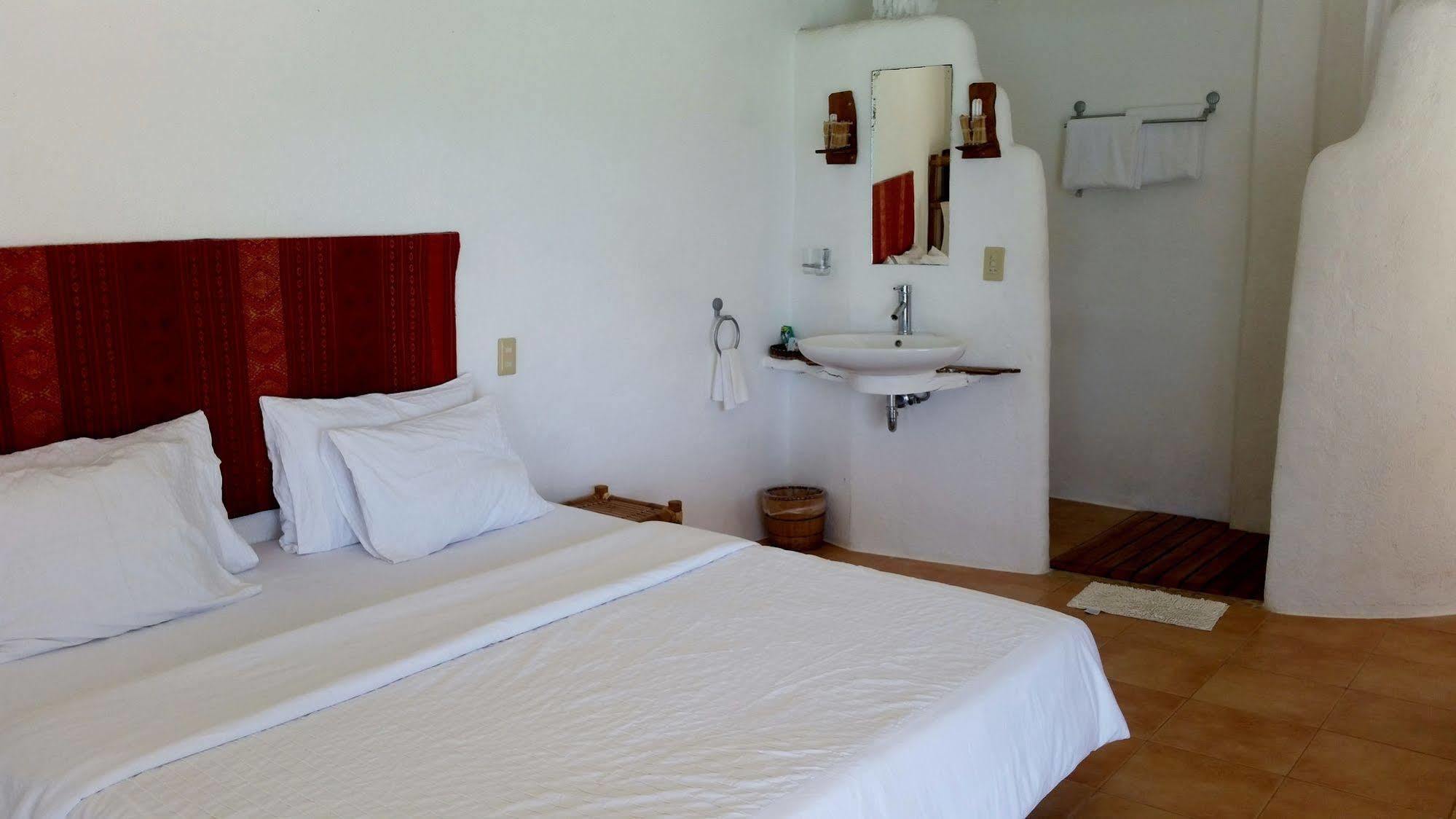 Artista Beach Villa Balabag  エクステリア 写真