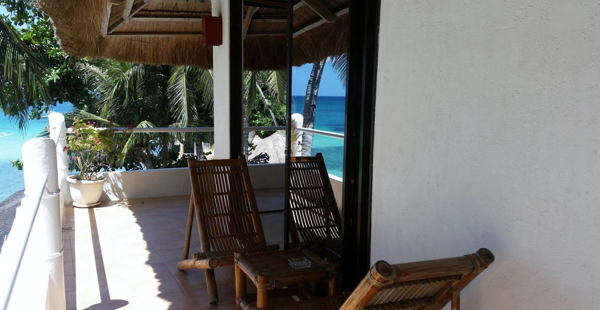Artista Beach Villa Balabag  エクステリア 写真